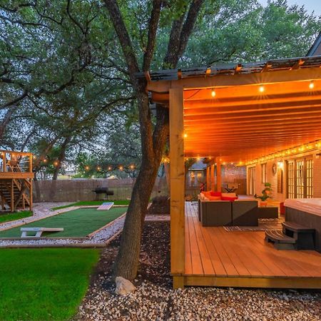 Luxurious Home With Hot Tub & Tree Deck By 6Flags San Antonio Dış mekan fotoğraf