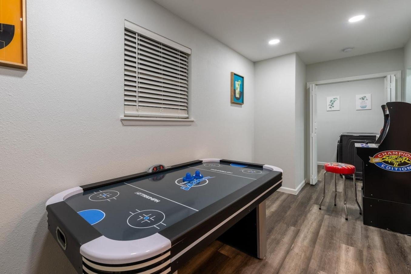 Luxurious Home With Hot Tub & Tree Deck By 6Flags San Antonio Dış mekan fotoğraf
